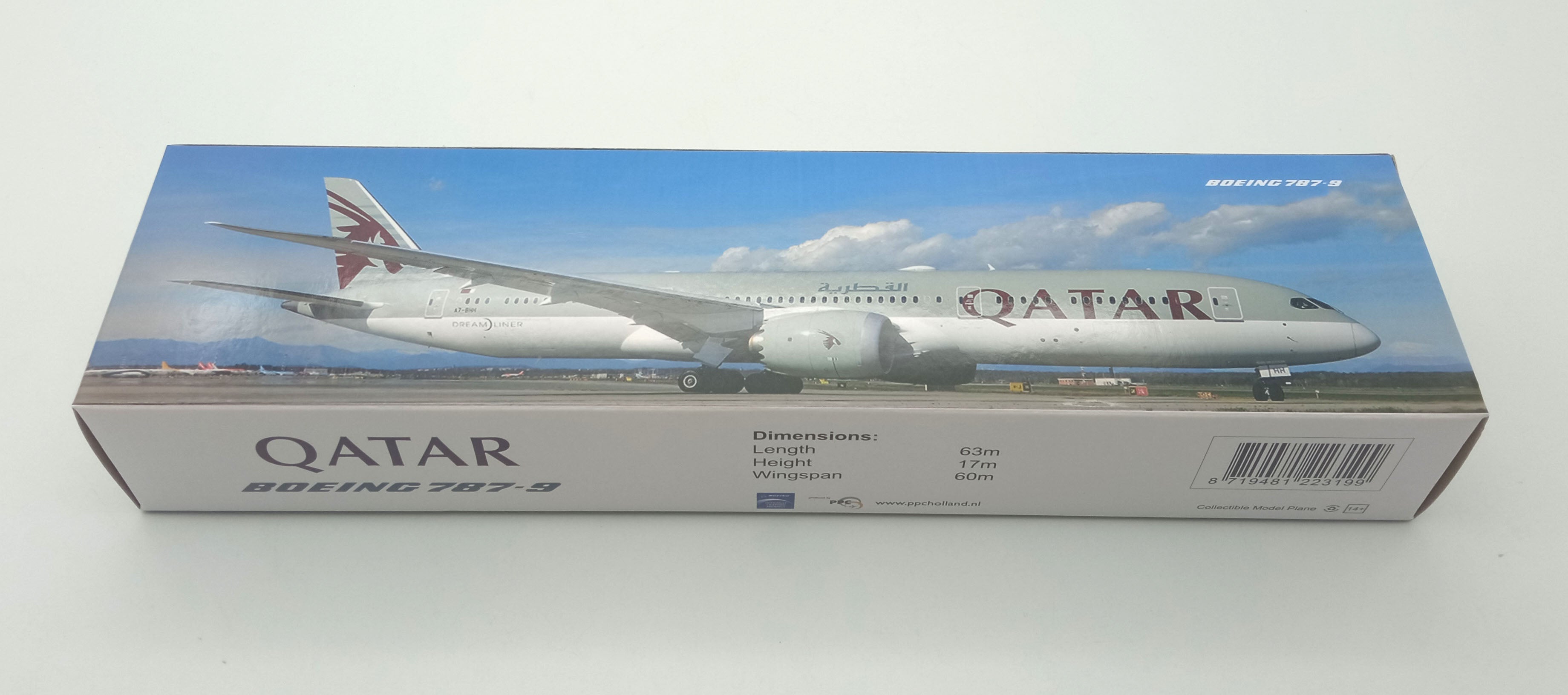 PPC 223199 1:200 Boeing 787-9 Dreamliner Qatar Airways A7-BHH Plastic Push-Fit with stand
