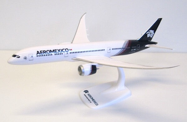 PPC 224646 1:200 Boeing 787-9 Aeromexico XA-AMX Plastic Push-Fit with stand