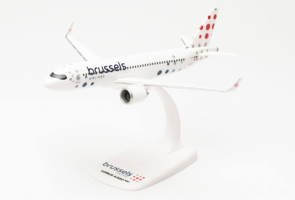 Herpa Wings 613767 1:200 Airbus A320neo Brussels Airlines Snap-Fit with stand