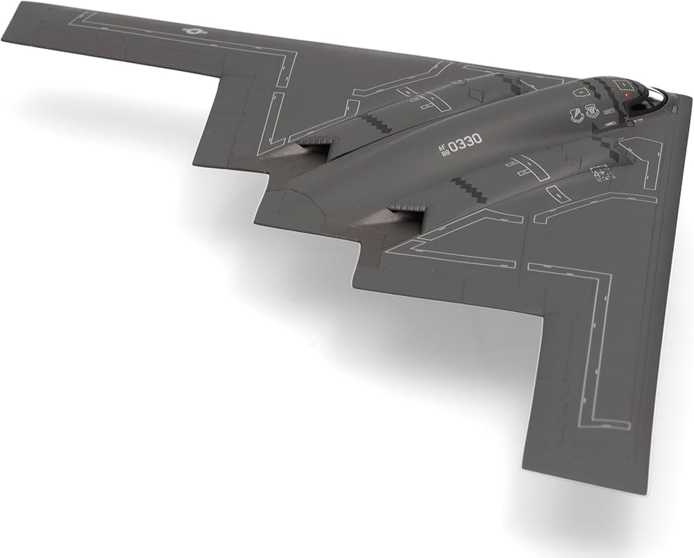 Herpa Wings 573795 1:200 B-2A Spirit U.S. Air Force 82-1067 393rd Bomb Squadron