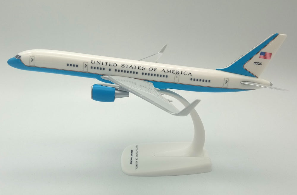 PPC 223090 1:200 Boeing 757-200 C32A USAF United States Plastic Push-Fit