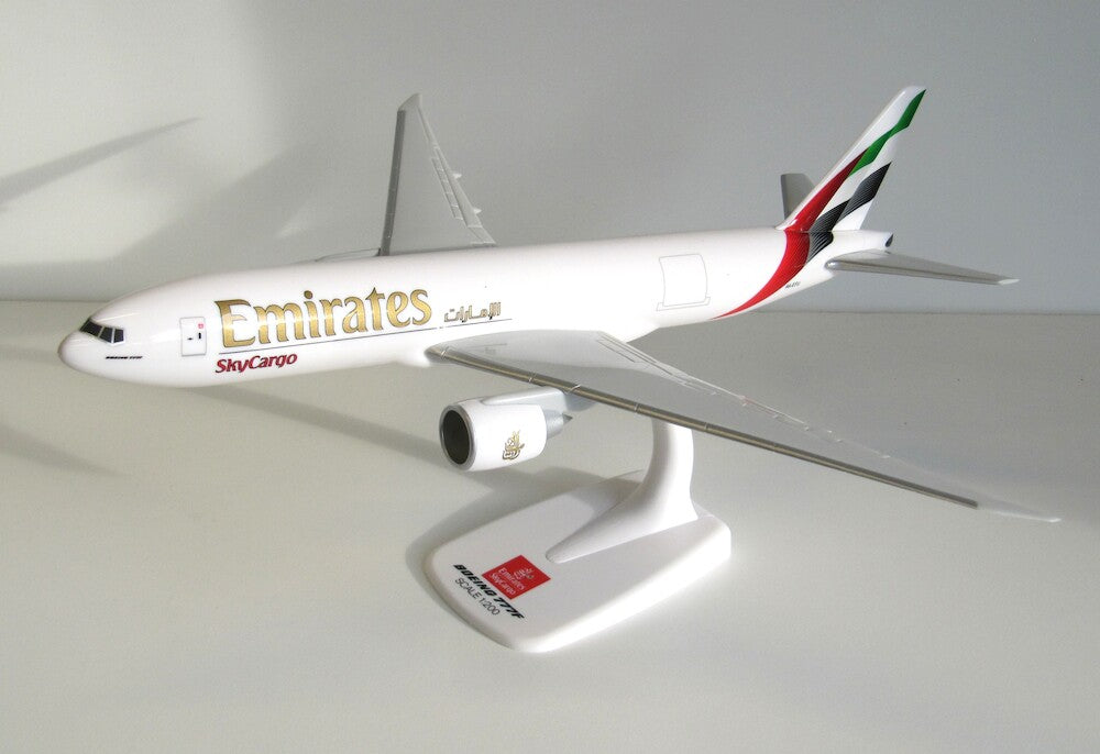 PPC 460472 1:200 Boeing 777-200F Emirates SkyCargo A6-EFU Plastic Push-Fit