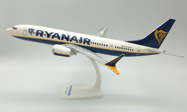 PPC 222857 1:100 Boeing 737 MAX 8 Ryanair EI-HGT Push-Fit with stand