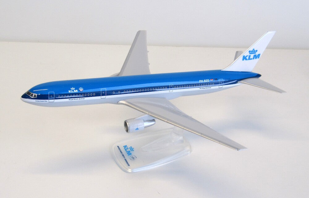 PPC 223373 1:200 Boeing 767-300ER KLM PH-BZD Plastic Push-Fit with stand
