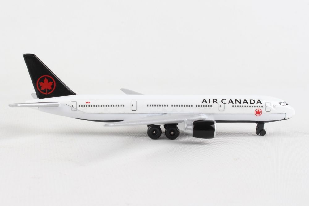 Daron RT5884-1 Diecast Airport Playset Single Plane: Air Canada Boeing 787